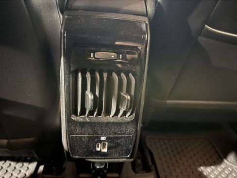 Used 2025 Jeep Compass Latitude w/ Sun & Sound Group AWD/4WD image 38