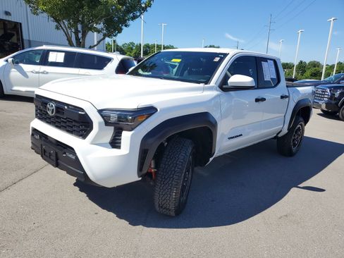Certified 2024 Toyota Tacoma TRD Off-Road AWD/4WD image 2