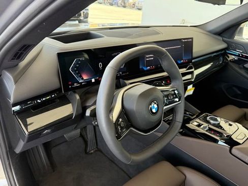 Used 2025 BMW 530i w/ Premium Package image 18