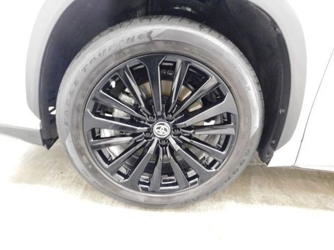 Used 2023 Toyota Highlander XSE image 10