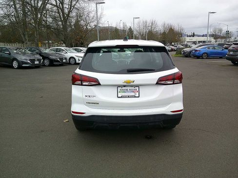 Used 2022 Chevrolet Equinox LS image 4