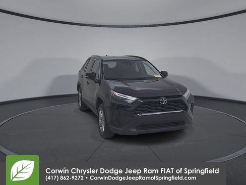 Used 2023 Toyota RAV4 XLE FWD image 4