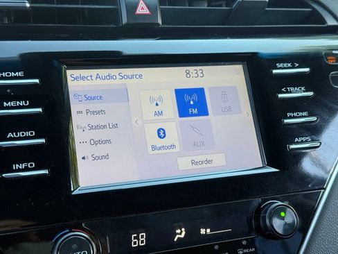Used 2018 Toyota Camry SE w/ Accessory Appearance Package FWD image 4