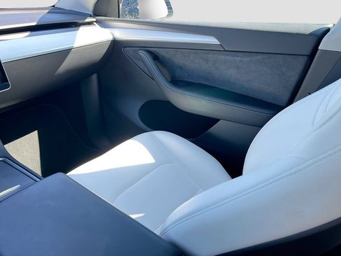 Used 2024 Tesla Model Y 2WD image 22
