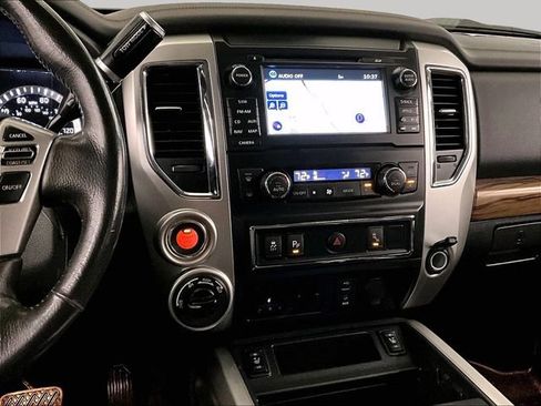 Used 2018 Nissan Titan SL w/ Chrome Package AWD/4WD image 6