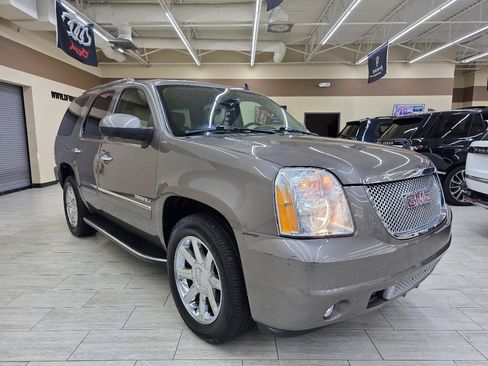 Used 2013 GMC Yukon Denali RWD image 4