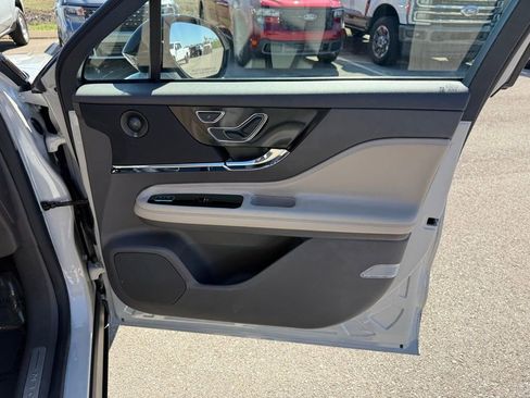 Used 2022 Lincoln Corsair Reserve w/ Equipment Group 201A image 15