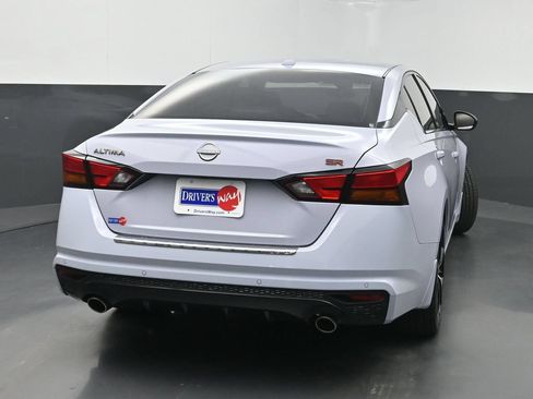 Used 2023 Nissan Altima 2.5 SR FWD image 37
