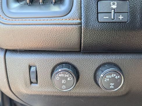 Used 2022 GMC Canyon AT4 w/ Trailering Package AWD/4WD image 9