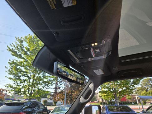 Used 2025 Lexus GX 550 w/ Accessory Package (2T) AWD/4WD image 18