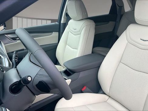New 2026 Cadillac XT5 Premium Luxury w/ Driver Assist Package FWD image 9