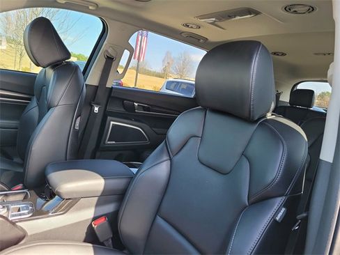 Used 2025 Kia Telluride S image 17