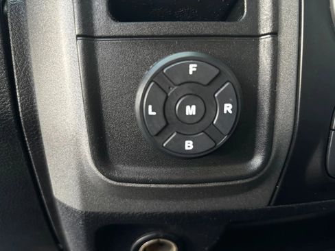 Used 2017 RAM 3500 Tradesman w/ Chrome Appearance Group image 12