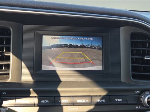 Used 2019 Hyundai Elantra SE w/ Cargo Package image 30