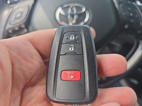 Used 2022 Toyota C-HR XLE image 20