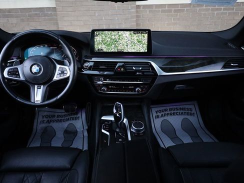 Used 2022 BMW M550i xDrive image 25