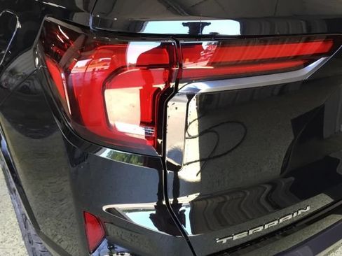 New 2027 GMC Terrain AT4 w/ Technology Package II AWD/4WD image 17