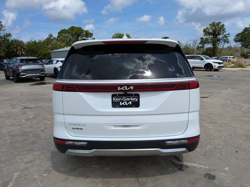 Certified 2024 Kia Carnival SX Prestige FWD image 7