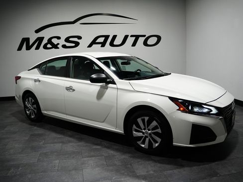 Used 2024 Nissan Altima 2.5 S image 8