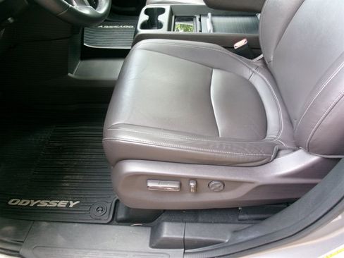 Used 2023 Honda Odyssey Touring image 13