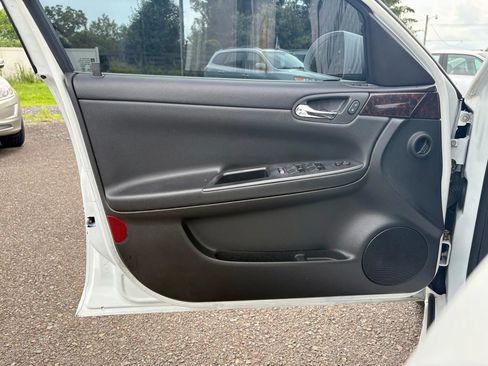 Used 2016 Chevrolet Impala LT image 11