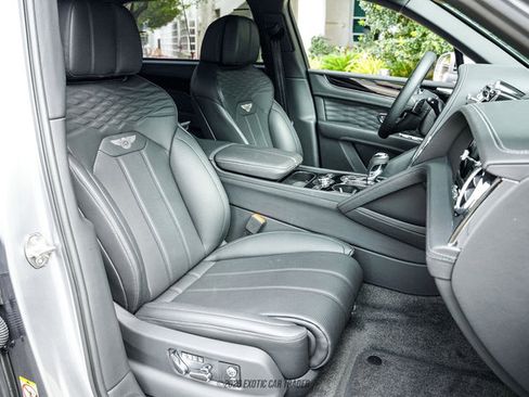 Used 2024 Bentley Bentayga Extended Wheelbase AWD/4WD image 47