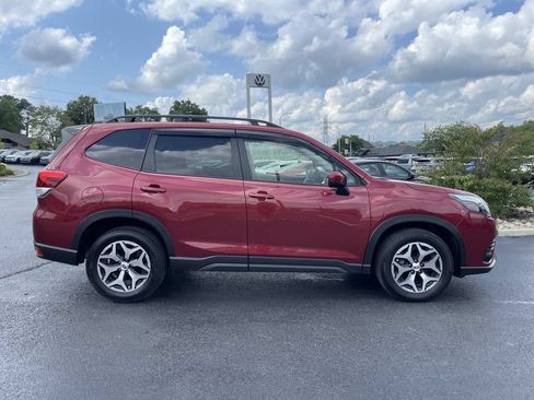 Used 2024 Subaru Forester Premium AWD/4WD image 4