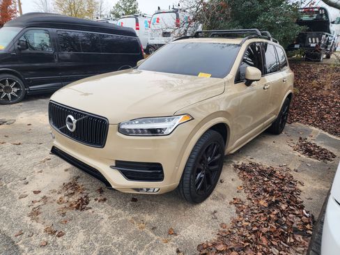 Used 2018 Volvo XC90 T6 Momentum w/ Convenience Package image 3