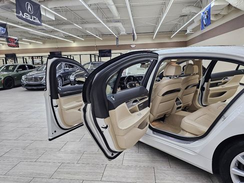 Used 2019 BMW 740i RWD image 16