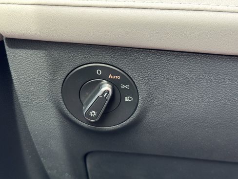 New 2025 Volkswagen Taos SE image 25