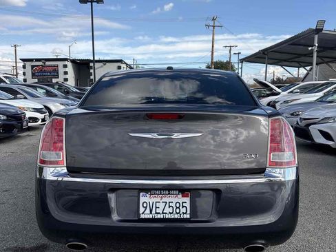 Used 2014 Chrysler 300 image 3