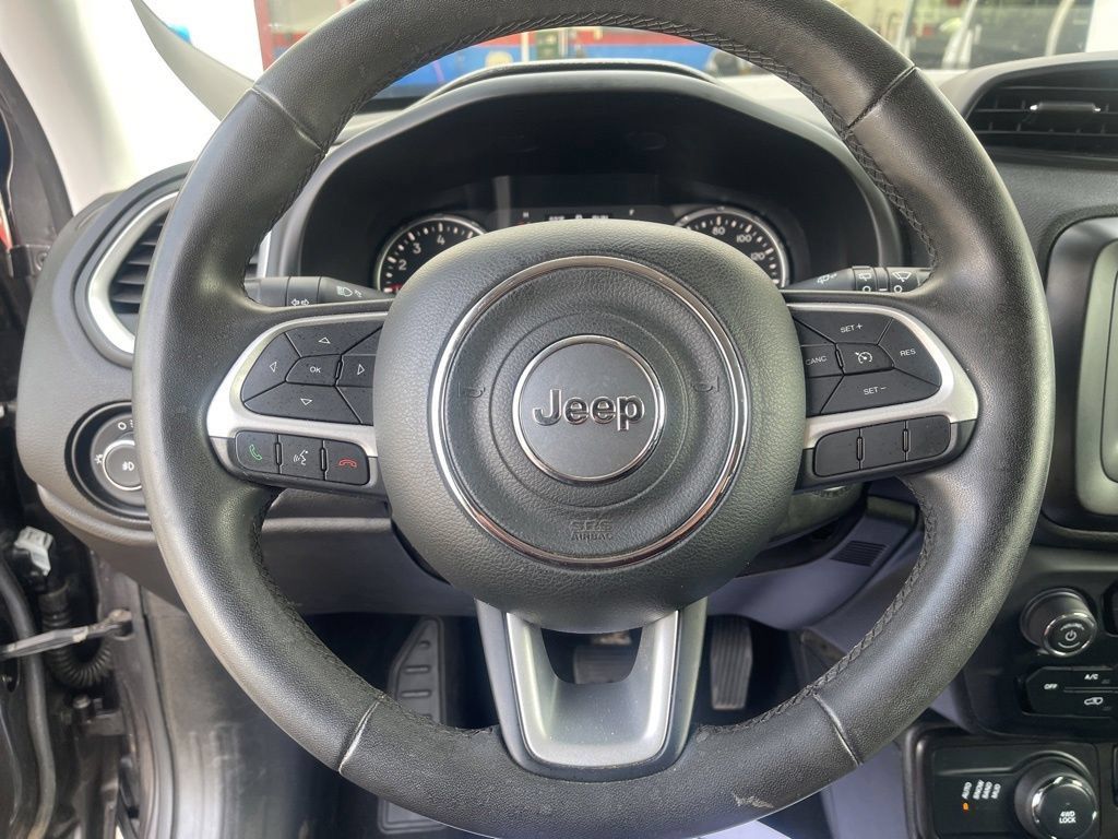 Used 2019 Jeep Renegade Latitude AWD/4WD image 14
