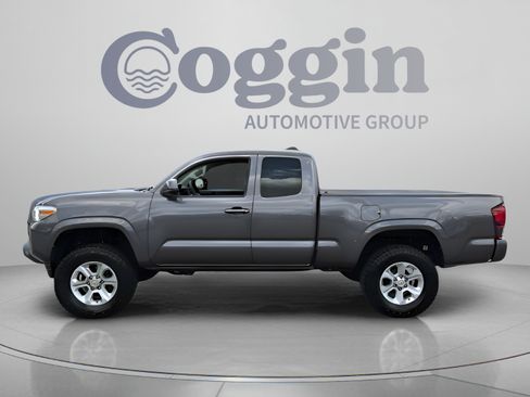 Used 2022 Toyota Tacoma SR w/ SR Convenience Package AWD/4WD image 2