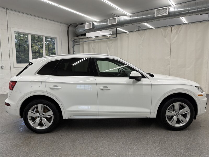 Used 2019 Audi Q5 2.0T Premium Plus w/ Premium Plus Package AWD/4WD image 4