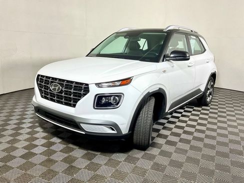 Used 2023 Hyundai Venue Limited w/ Cargo Package FWD image 2