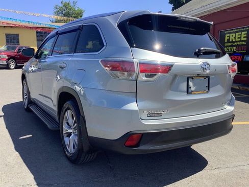 Used 2015 Toyota Highlander XLE AWD/4WD image 5