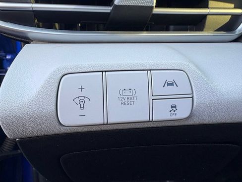 Used 2023 Hyundai Elantra Limited FWD image 15