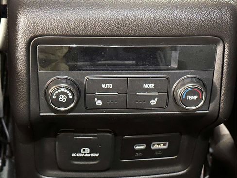 Used 2023 GMC Acadia SLT w/ Elevation Edition image 19