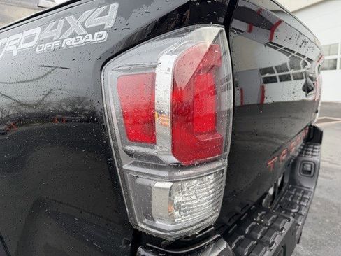 Used 2021 Toyota Tacoma TRD Off-Road w/ Technology Package image 4