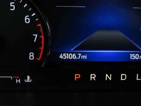 Used 2022 Ford Explorer XLT image 25