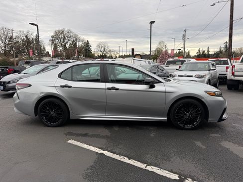 Used 2021 Toyota Camry SE image 6