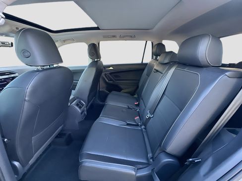 Used 2021 Volkswagen Tiguan SE w/ Panoramic Sunroof Package image 22