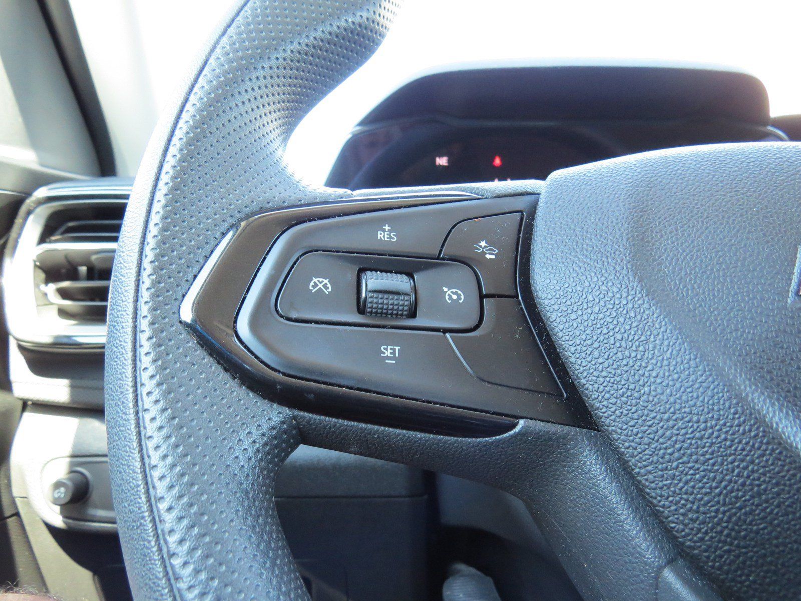 Used 2025 Chevrolet TrailBlazer LT FWD image 15