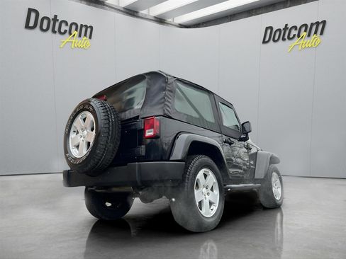 Used 2007 Jeep Wrangler Sahara AWD/4WD image 12