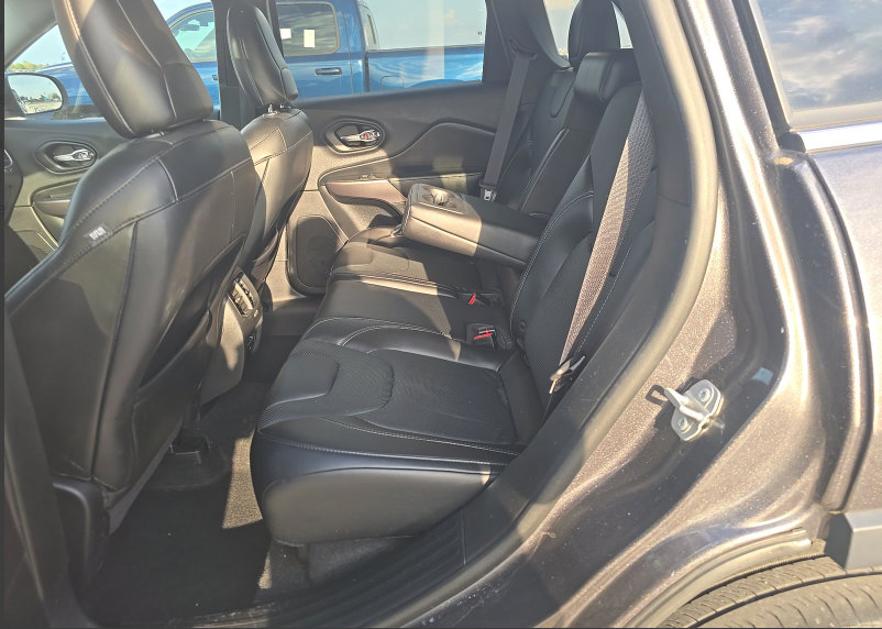 Used 2019 Jeep Cherokee Limited AWD/4WD image 7