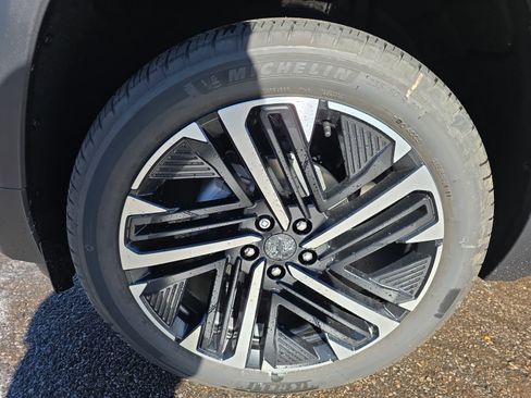 New 2026 Chevrolet Equinox RS w/ Convenience Package III image 11