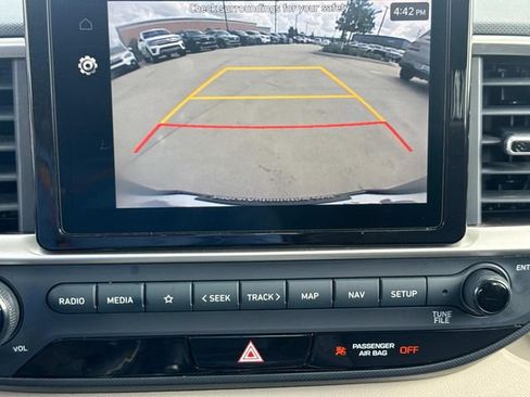 Used 2024 Hyundai Venue Limited FWD image 32