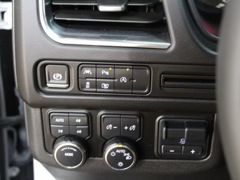 Used 2023 Chevrolet Tahoe LT w/ LT Signature Package AWD/4WD image 16