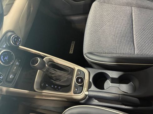 Used 2026 Hyundai Venue SEL FWD image 27
