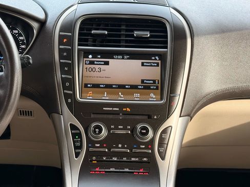 Used 2018 Lincoln MKX Premiere image 28